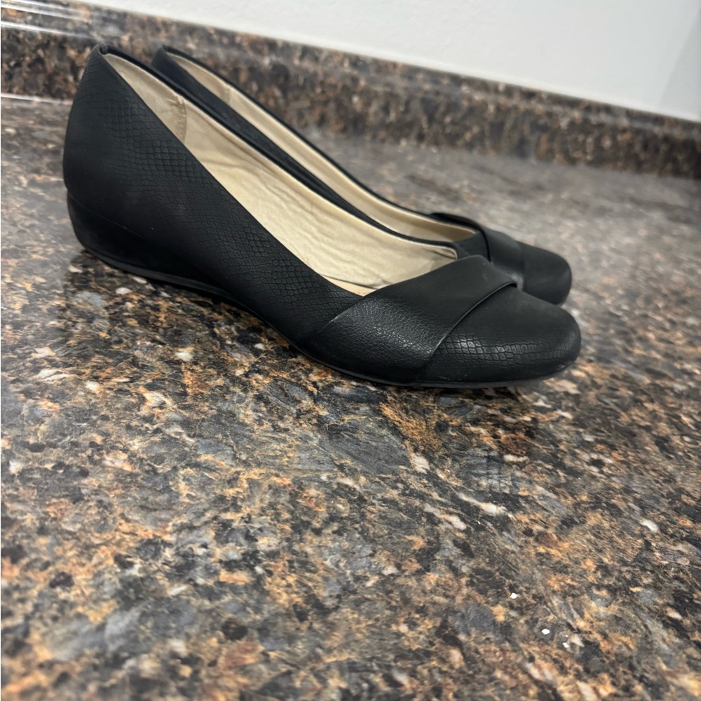 Life Stride Black Women's Flats